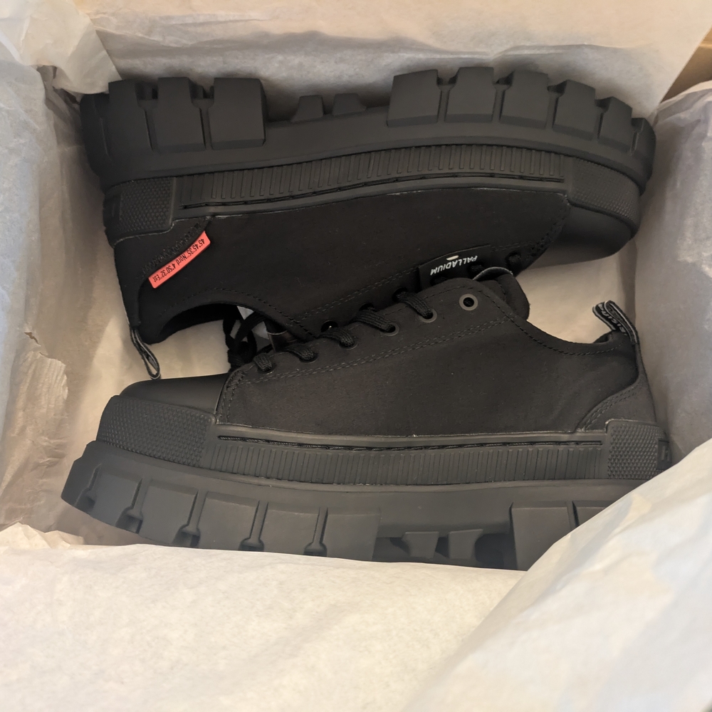 Palladium Black Chunky Low Cut Canvas Sneekers